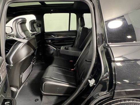 Used 2022 Jeep Grand Cherokee Overland w/ Advanced Protech Group III image 27