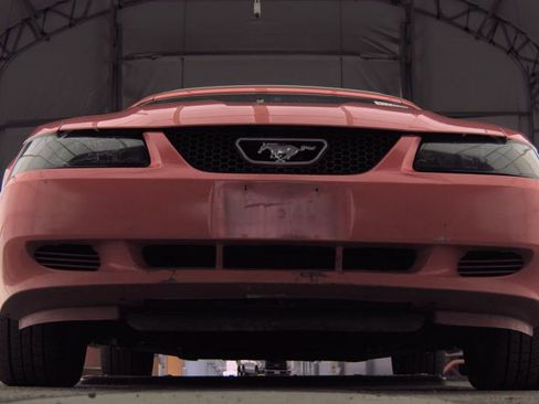Used 2001 Ford Mustang Premium RWD image 2