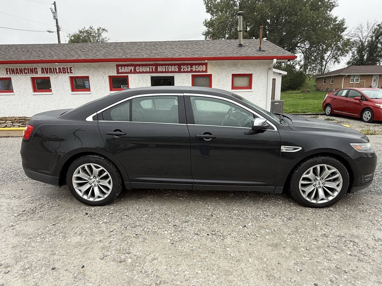 Used 2015 Ford Taurus Limited FWD image 2