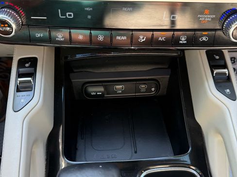 Used 2023 Kia Telluride EX w/ EX Captain's Chair Package image 25