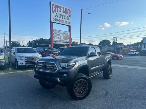 Used 2017 Toyota Tacoma TRD Off-Road w/ Tow Package AWD/4WD image 1