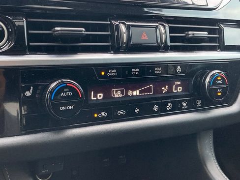 Used 2022 Nissan Pathfinder SL w/ SL Premium Package FWD image 26