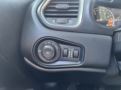 Used 2020 Jeep Renegade Limited w/ UConnect 8.4 Nav Group image 18