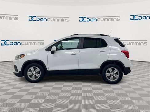 Used 2022 Chevrolet Trax LT w/ LT Convenience Package image 5