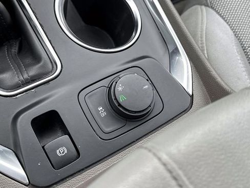 Used 2018 Chevrolet Traverse LT FWD image 28