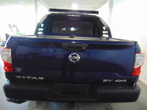 Used 2021 Nissan Titan SV w/ SV Convenience Package AWD/4WD image 5