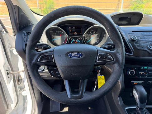 Used 2018 Ford Escape SE FWD image 17
