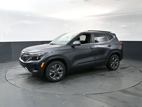 Used 2024 Kia Seltos S AWD/4WD image 2