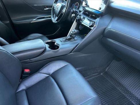 Certified 2022 Toyota Venza XLE image 16