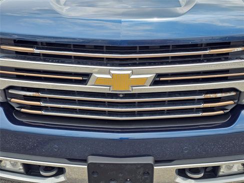 Used 2021 Chevrolet Silverado 1500 High Country w/ Technology Package AWD/4WD image 3