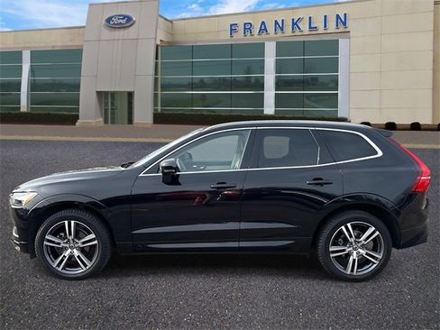 Used 2021 Volvo XC60 T5 Momentum w/ Premium Package image 4