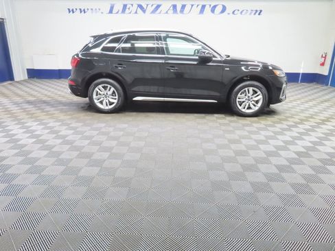 Used 2023 Audi Q5 2.0T Premium w/ Convenience Package AWD/4WD image 2