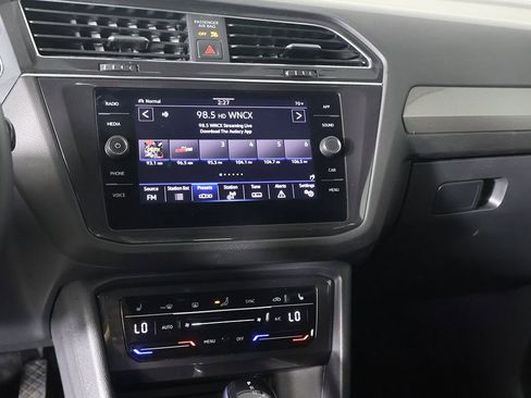 Used 2023 Volkswagen Tiguan SE image 33