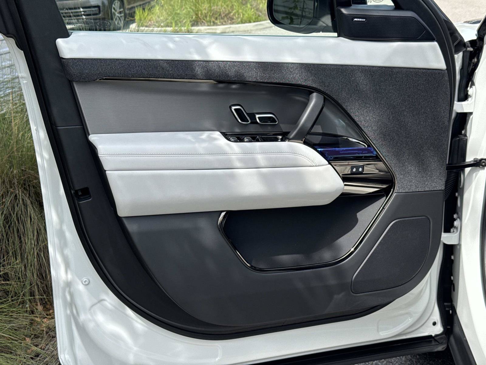 Certified 2025 Land Rover Range Rover Sport SE AWD/4WD image 19