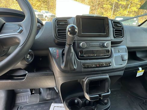 Used 2025 RAM ProMaster 2500 w/ Storage Group image 26