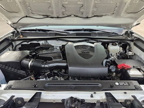 Used 2019 Toyota Tacoma TRD Off-Road w/ Technology Package image 32