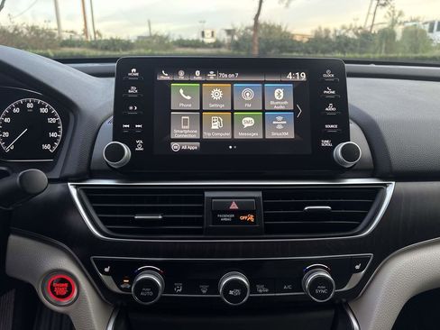 Used 2018 Honda Accord EX image 24