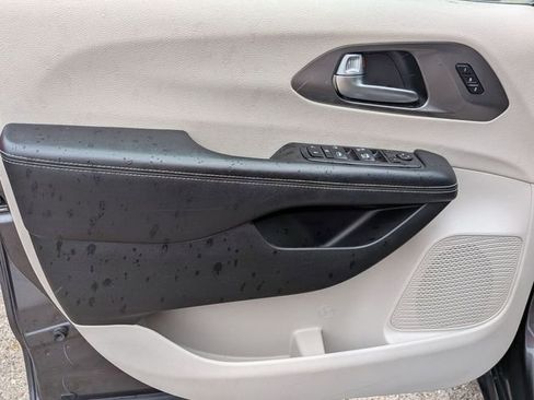 Certified 2023 Chrysler Pacifica Touring-L FWD image 15