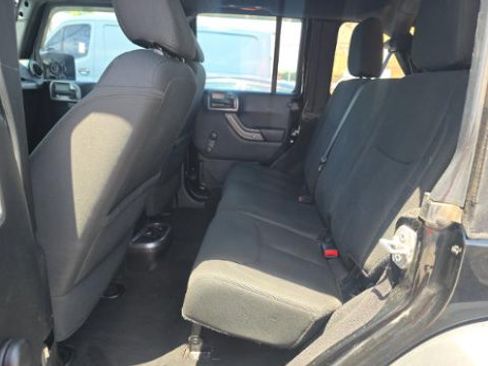 Used 2015 Jeep Wrangler Unlimited Sport w/ Connectivity Group AWD/4WD image 6