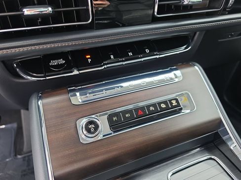Used 2025 Lincoln Aviator Reserve w/ Equipment Group 201A AWD/4WD image 18