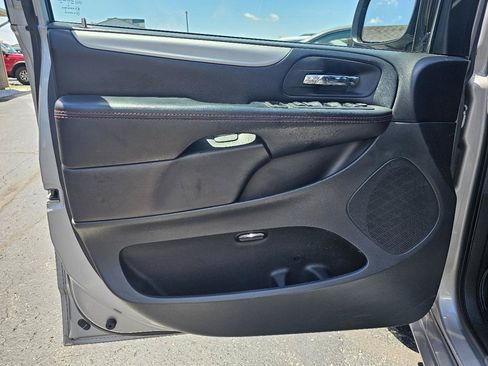 Used 2019 Dodge Grand Caravan GT FWD image 9