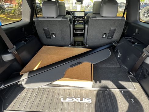 Used 2025 Lexus GX 550 w/ Accessory Package (2T) image 51