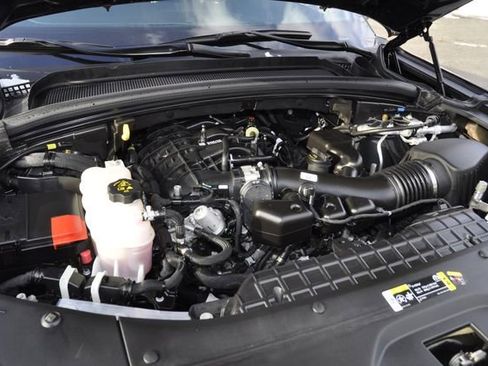 Used 2024 Jeep Grand Cherokee Overland w/ Luxury Tech Group IV image 15