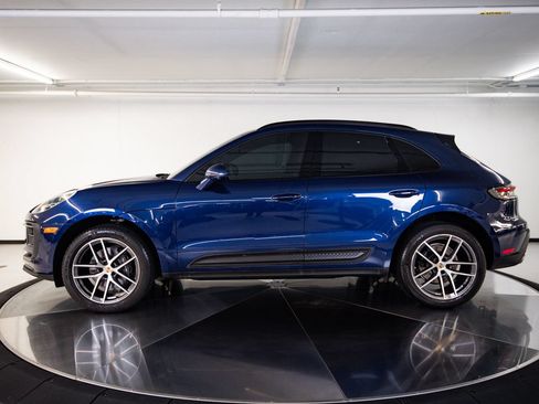 Certified 2024 Porsche Macan AWD/4WD image 2