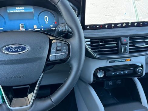 New 2025 Ford Escape SE w/ PHEV Premium Package image 10