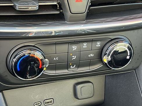 Certified 2025 Buick Encore GX Preferred image 29