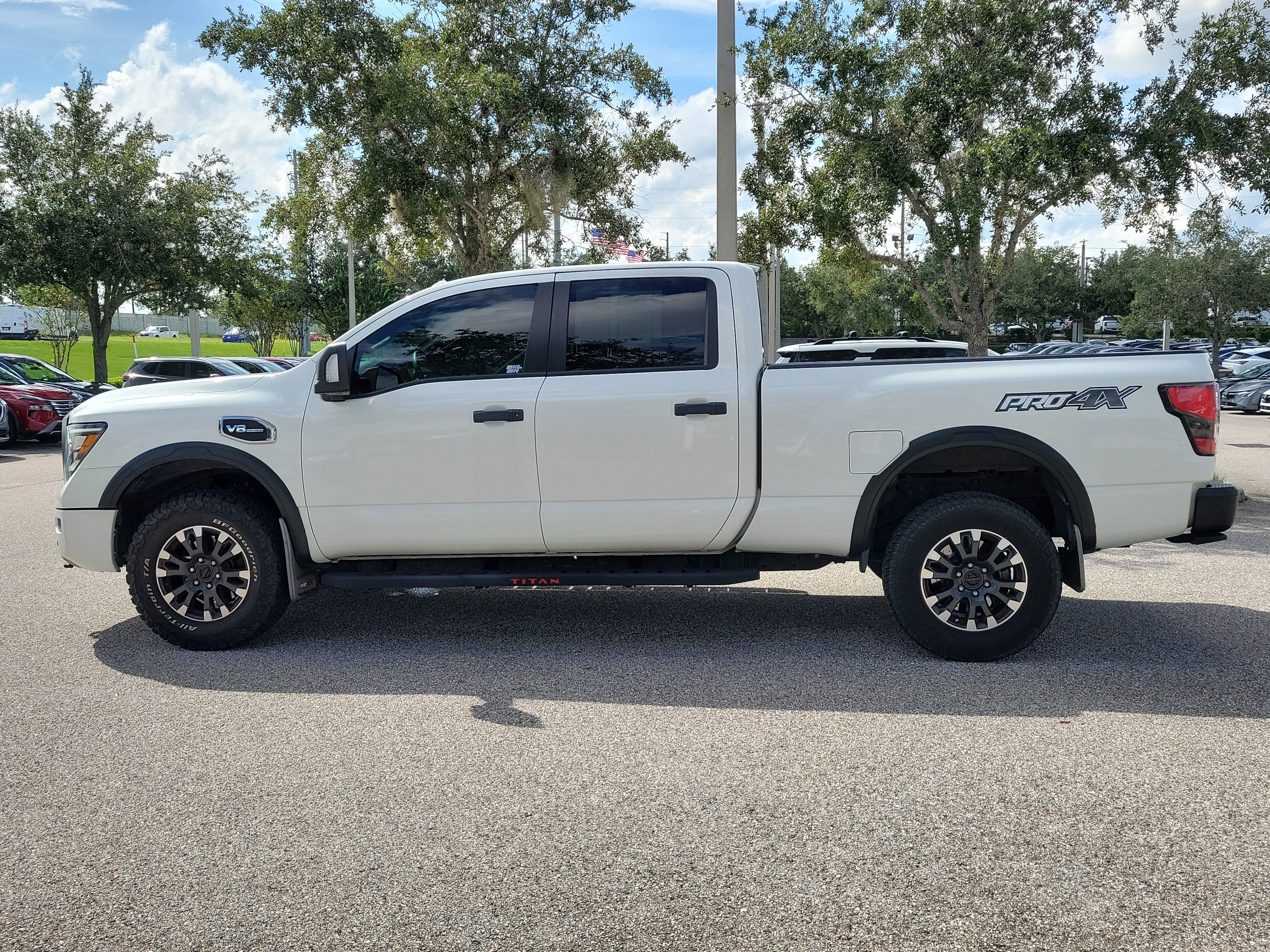 Used 2021 Nissan Titan PRO-4X w/ Pro-4x Convenience Package AWD/4WD image 8