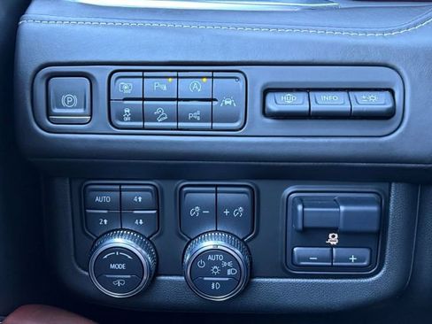 Certified 2023 GMC Yukon Denali Ultimate image 5