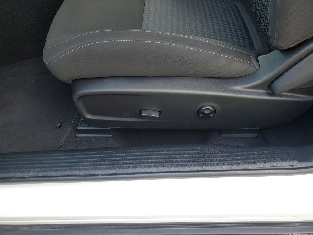 Used 2021 Dodge Challenger GT RWD image 17
