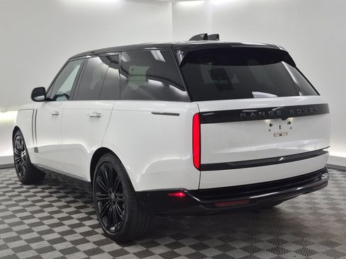 Used 2024 Land Rover Range Rover SE AWD/4WD image 3