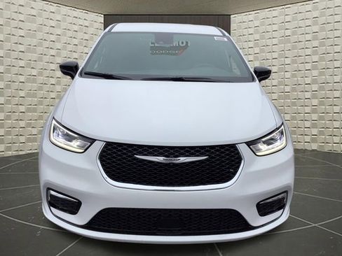New 2026 Chrysler Pacifica Select AWD/4WD image 3