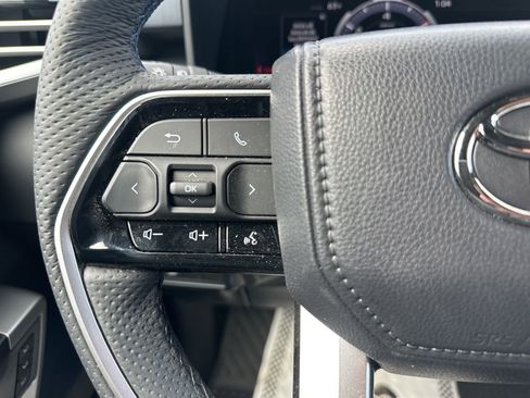 Used 2025 Toyota Tundra Platinum AWD/4WD image 22