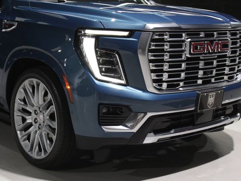 Used 2025 GMC Yukon Denali w/ Denali Reserve Package AWD/4WD image 11