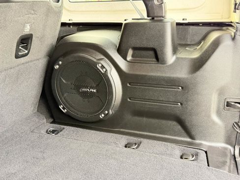 Used 2019 Jeep Wrangler Unlimited Sahara w/ Dual Top Group AWD/4WD image 36