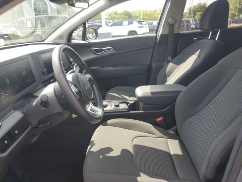 Used 2025 Kia Sportage LX AWD/4WD image 11