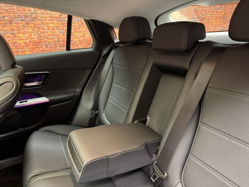 Used 2026 Mercedes-Benz GLC 300 4MATIC image 11