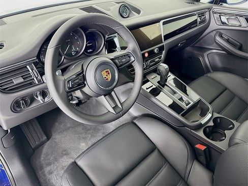 New 2026 Porsche Macan image 4