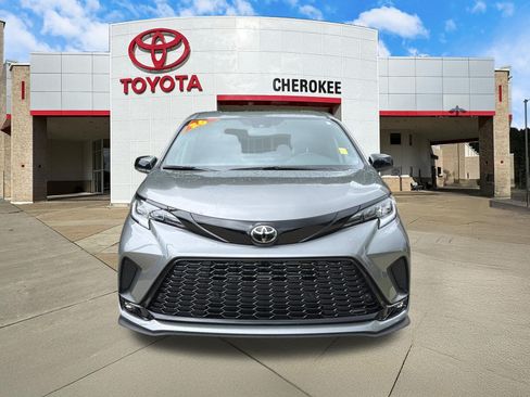 Used 2026 Toyota Sienna XSE FWD image 2