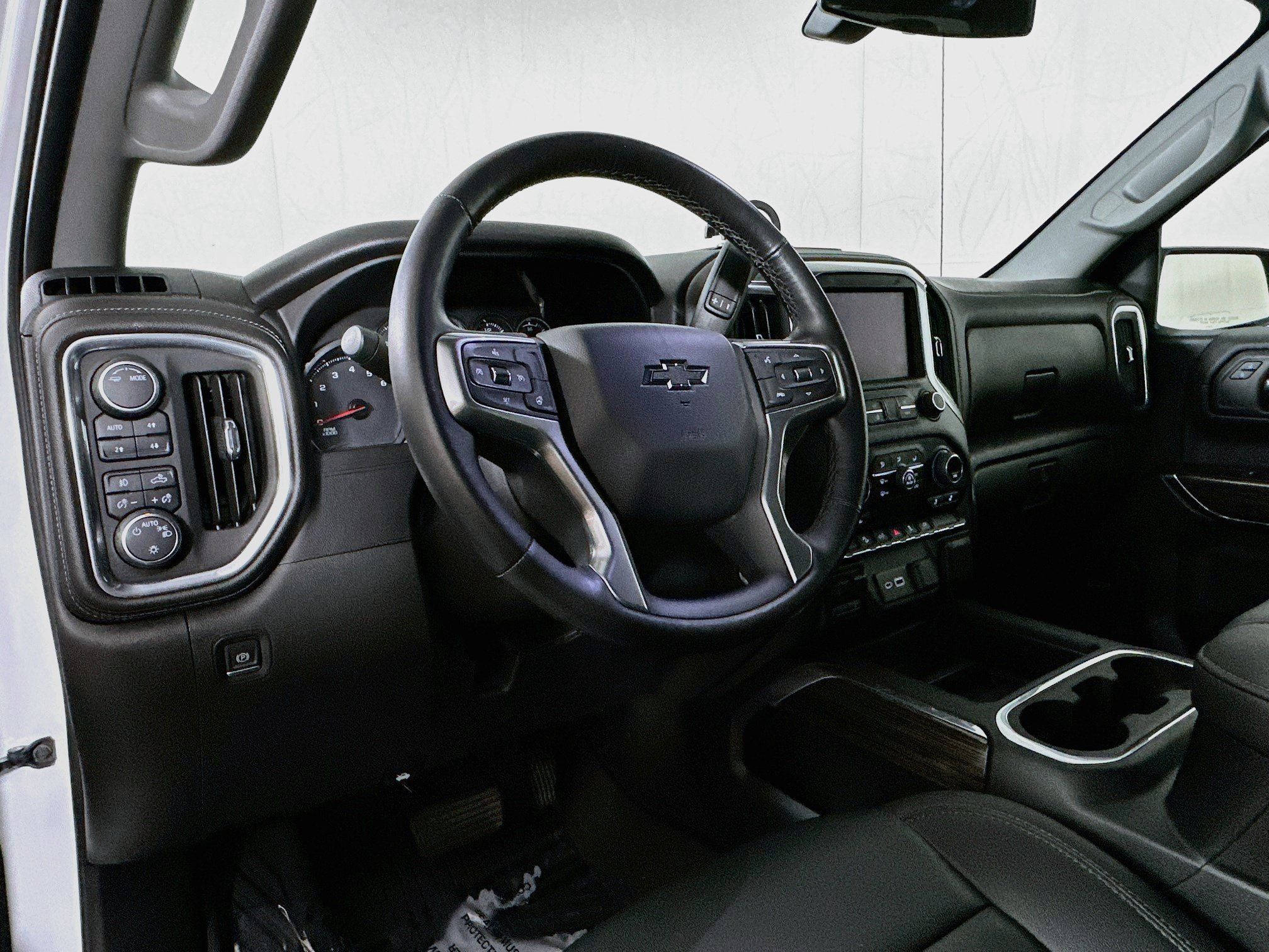 Used 2022 Chevrolet Silverado 1500 LT Trail Boss w/ Convenience Package II AWD/4WD image 9