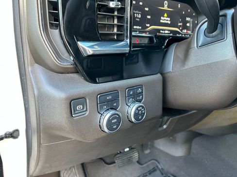 Used 2025 GMC Sierra 1500 SLT image 16