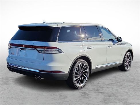 Used 2023 Lincoln Aviator Reserve w/ Equipment Group 201A image 6