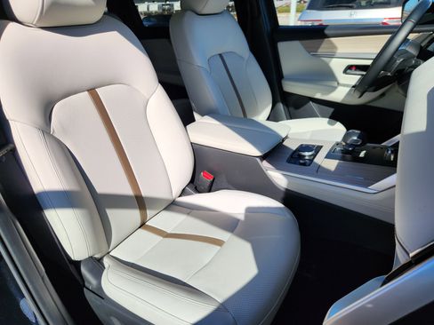 Certified 2024 MAZDA CX-90 Plug-In Hybrid w/ Premium Plus image 15