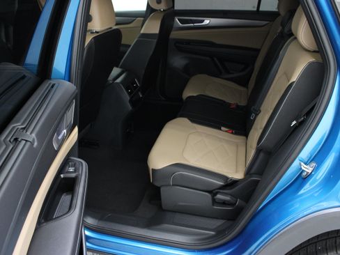 Used 2024 Volkswagen Atlas Cross Sport SE FWD image 27