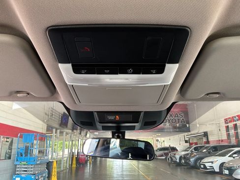 Used 2025 Nissan Rogue SV FWD image 16