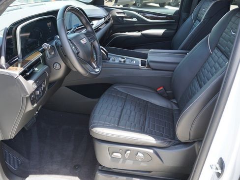 Used 2024 Cadillac Escalade Sport Platinum w/ LPO, ONYX Package RWD image 13
