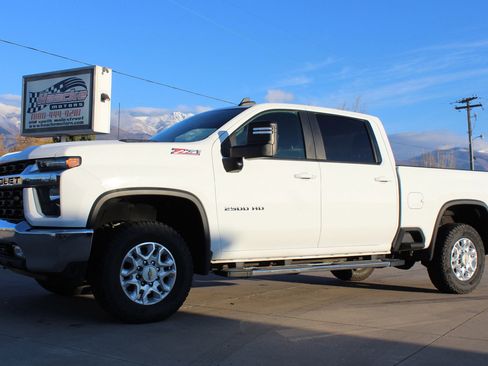 Used 2023 Chevrolet Silverado 2500 LT w/ Convenience Package image 3